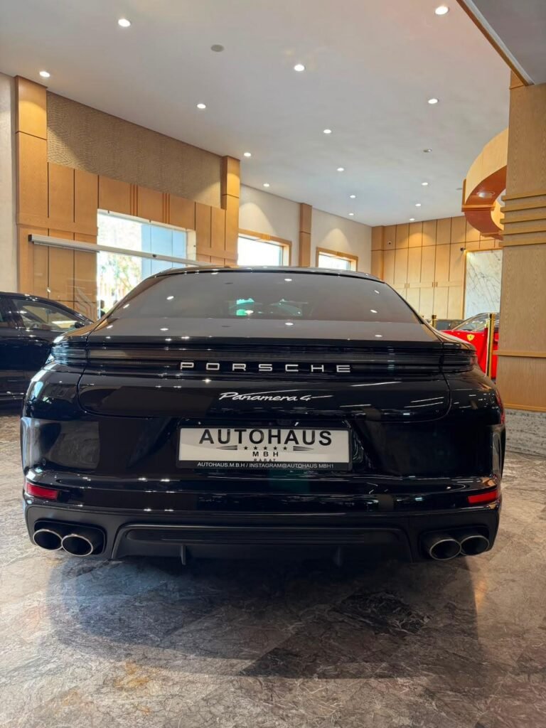 Porsche Panamera 4